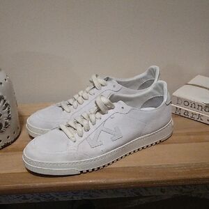 Men's Off-White Valc Sneaker